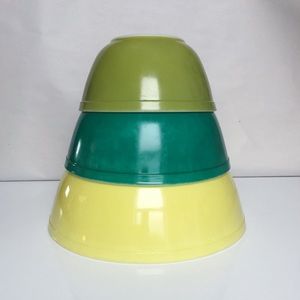 Pyrex Emerald Green 403 Mixing Bowl 2.5 qt